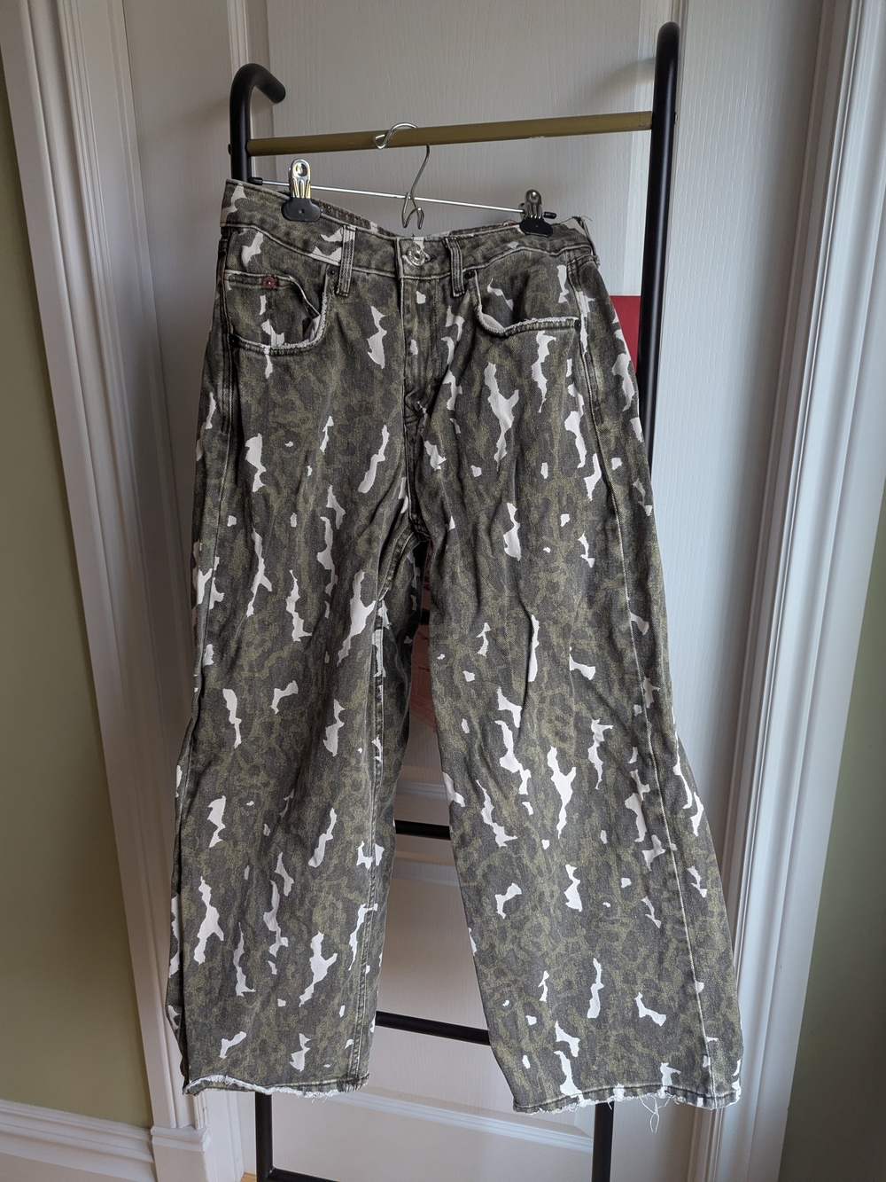 BDG Leopard Camouflage Print Wide-Leg Jeans - Olive/White